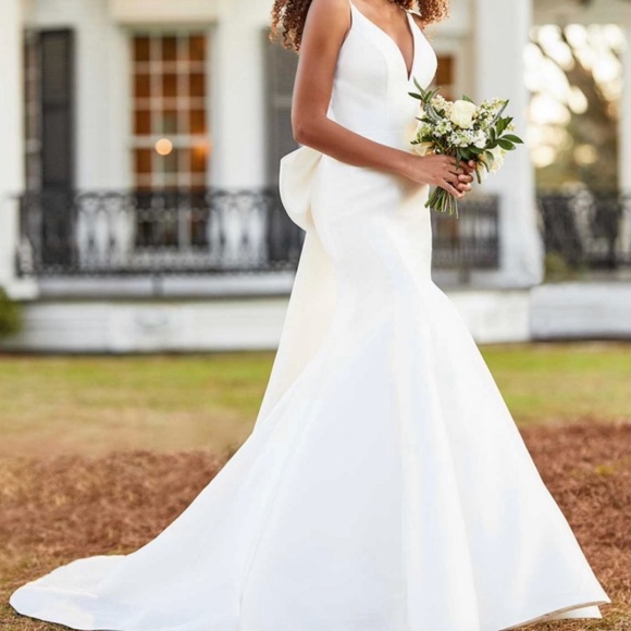 Designer Wedding Dress - Picture 1 of 2